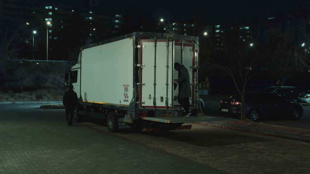 Hit Man (2022) AMZN WEB-DL Hindi + Kor 720p AVC DDP 2.0 ESub B4uHD.mkv.0001